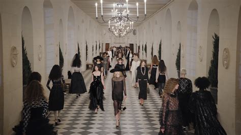 le chateau des dames chanel|‘LE CHÂTEAU DES DAMES’ MÉTIERS D’ART 2020/21 .